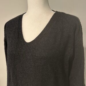 LOFT Italian Yarn Gray Sweater (Size Medium)